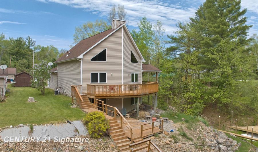 1724 Middle Point Dr, Alger, MI 48610 - 2 Beds, 3 Bath
