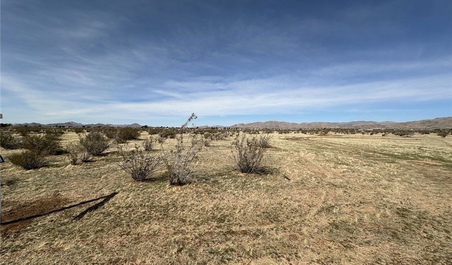 264 Corto Rd, Apple Valley, CA 92308 - 0 Beds, 0 Bath