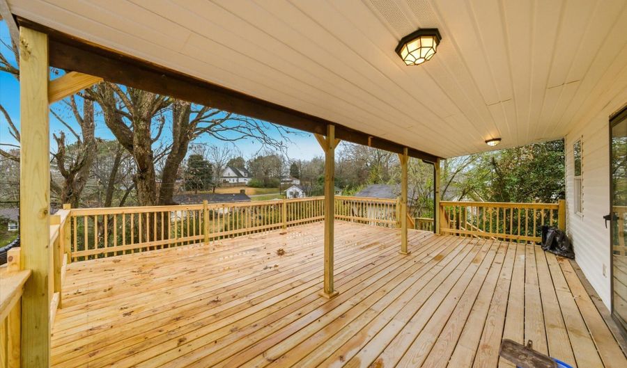 425 Cumberland Ave, Athens, TN 37303 - 3 Beds, 2 Bath