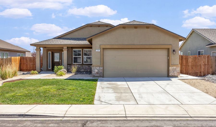 214 Red Oak Dr, Fernley, NV 89408 - 3 Beds, 2 Bath