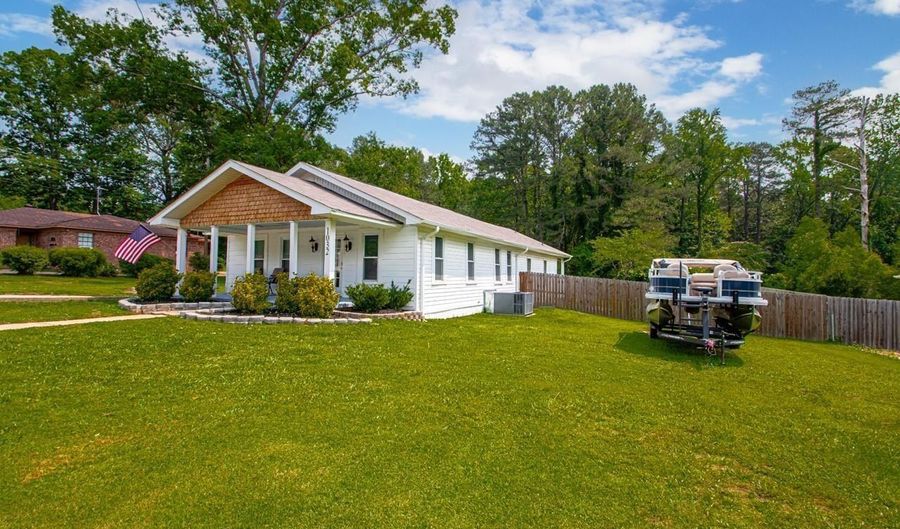 1032 Virginia Ave, Bauxite, AR 72011 - 4 Beds, 2 Bath