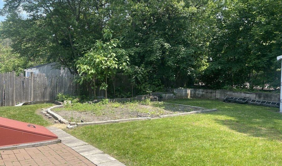 67 Oakcrest Rd, Boston, MA 02136 - 3 Beds, 1 Bath