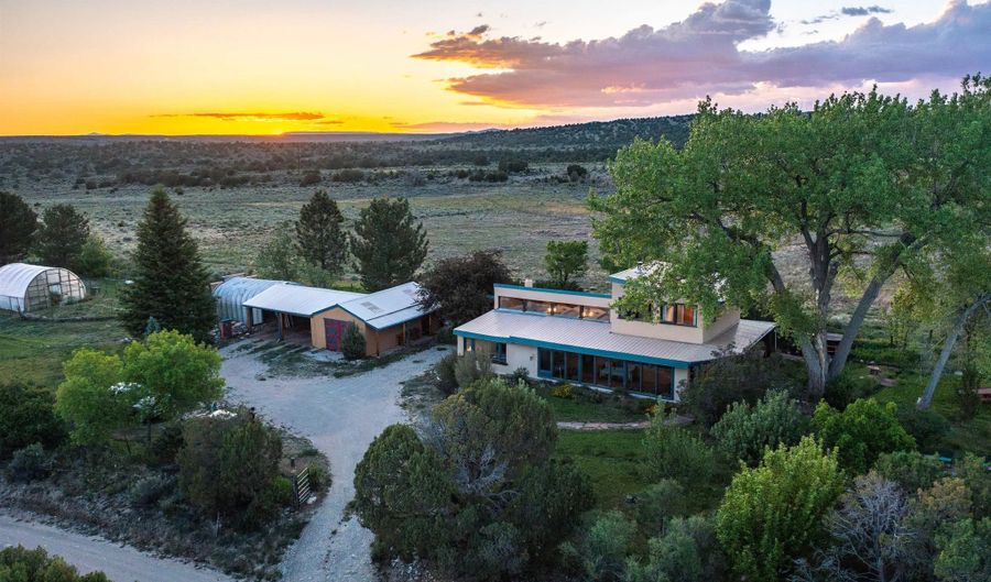 51 Atalaya Rd, Arroyo Hondo, NM 87513 - 3 Beds, 2 Bath