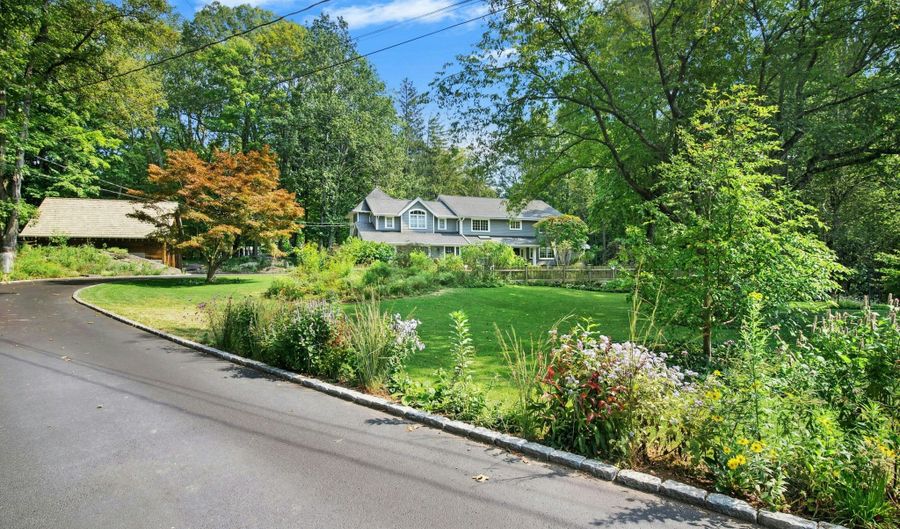 15 Queens Ln, Darien, CT 06820 - 5 Beds, 5 Bath