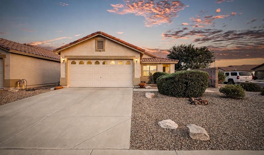 667 W KINGMAN Loop, Casa Grande, AZ 85122 - 3 Beds, 2 Bath