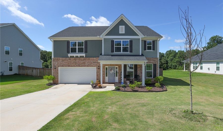 761 Oak Hill Ln, Belton, SC 29627 - 4 Beds, 4 Bath