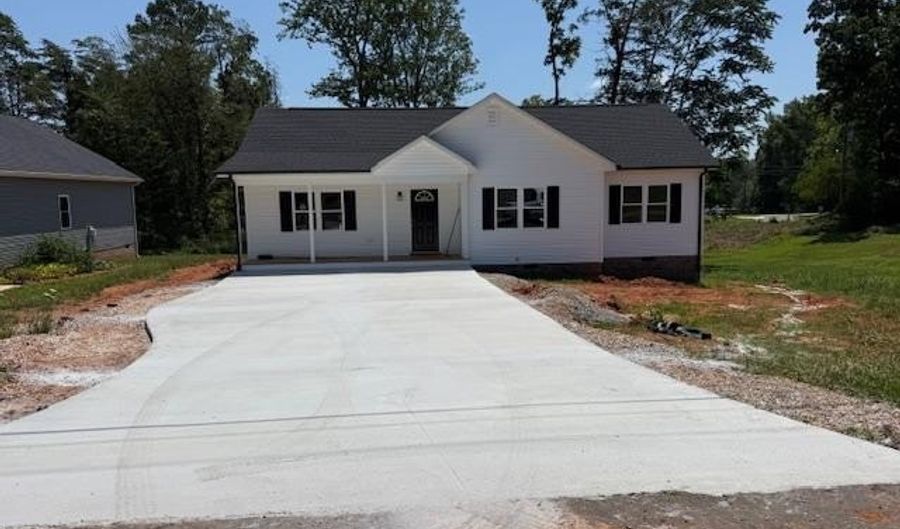 166 Plant Dr, Appomattox, VA 24522 - 3 Beds, 2 Bath