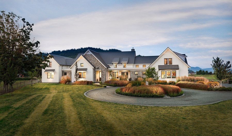 2713 S Forty Ln, Adel, IA 50003 - 5 Beds, 5 Bath