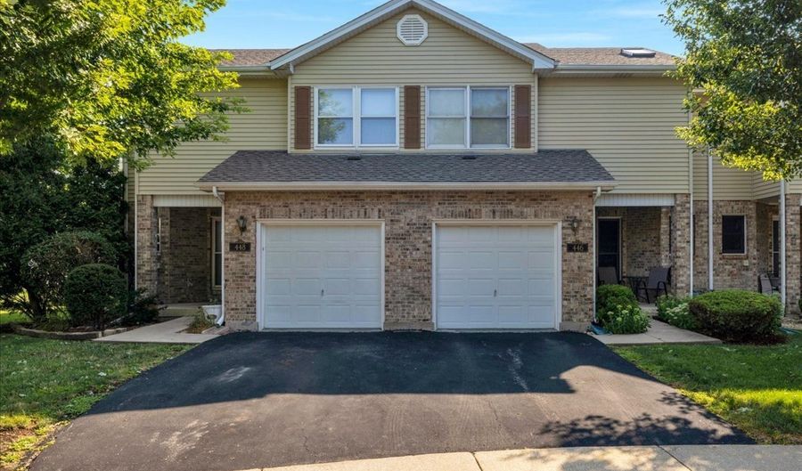 446 S Wenbriar Sq, Addison, IL 60101 - 2 Beds, 3 Bath