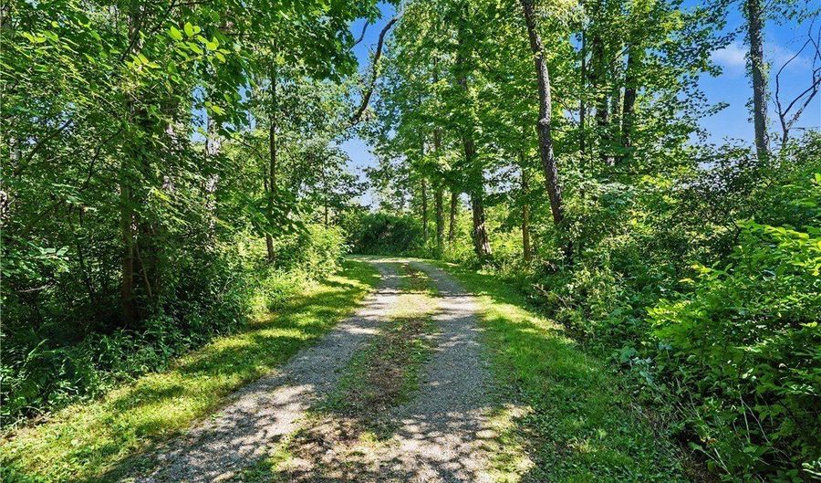 2216 N Medina Line Rd, Akron, OH 44333 - 4 Beds, 2 Bath