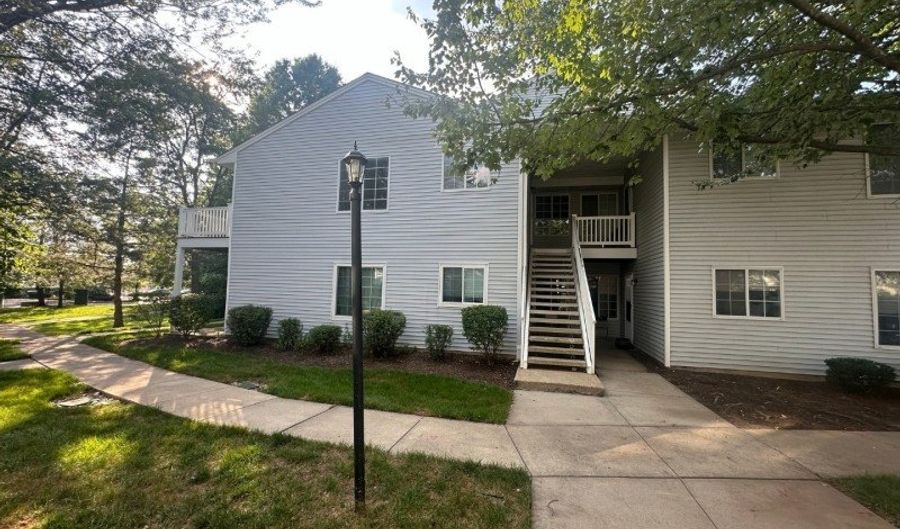 66 Mountain Ct 66, Bedminster, NJ 07921 - 2 Beds, 1 Bath