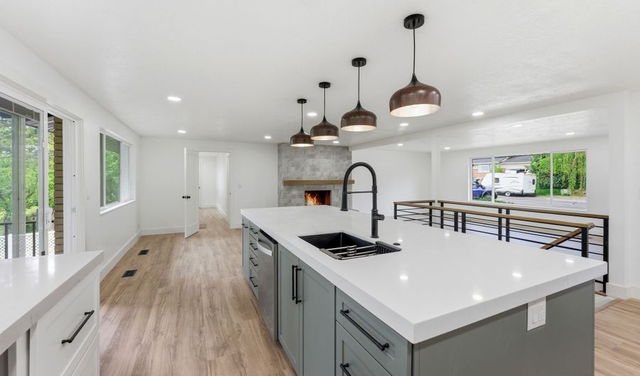 871 N BONITA Way E, Centerville, UT 84014 - 5 Beds, 3 Bath