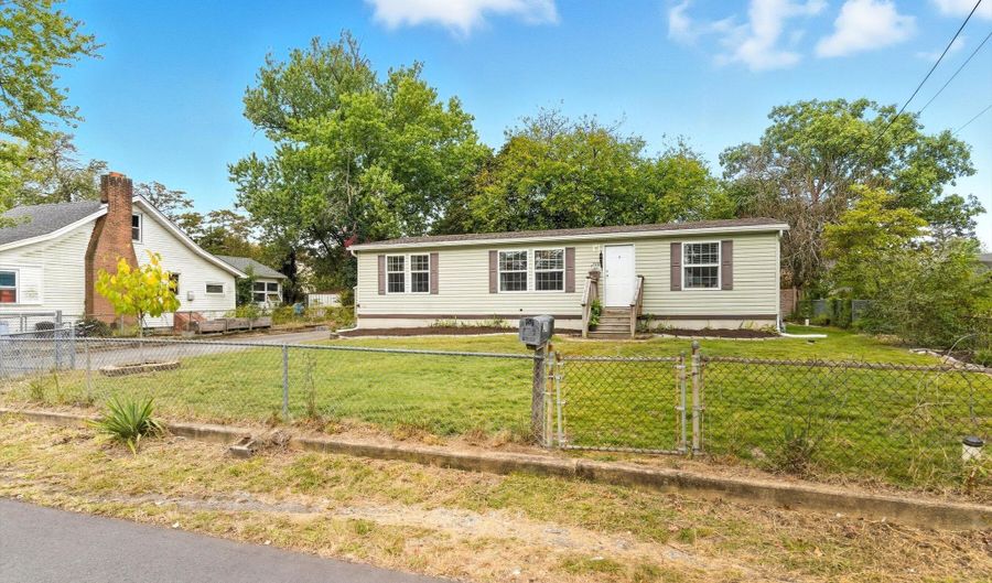 208 Longboat Ave, Beachwood, NJ 08722 - 3 Beds, 2 Bath