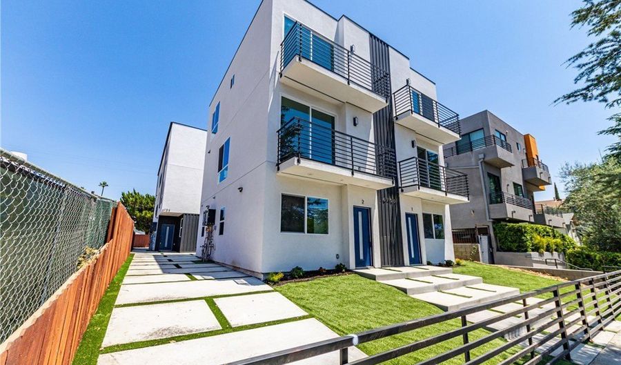 6700 Balboa, Los Angeles, CA 91406 - 20 Beds, 23 Bath