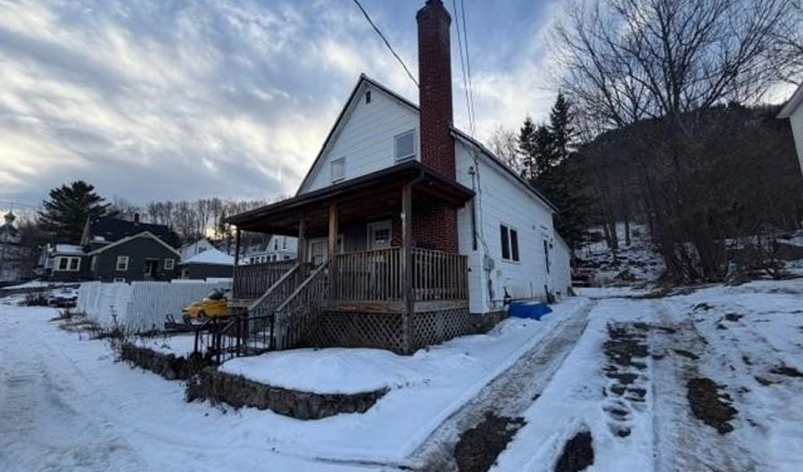 617 4Th Ave, Berlin, NH 03570 - 3 Beds, 2 Bath