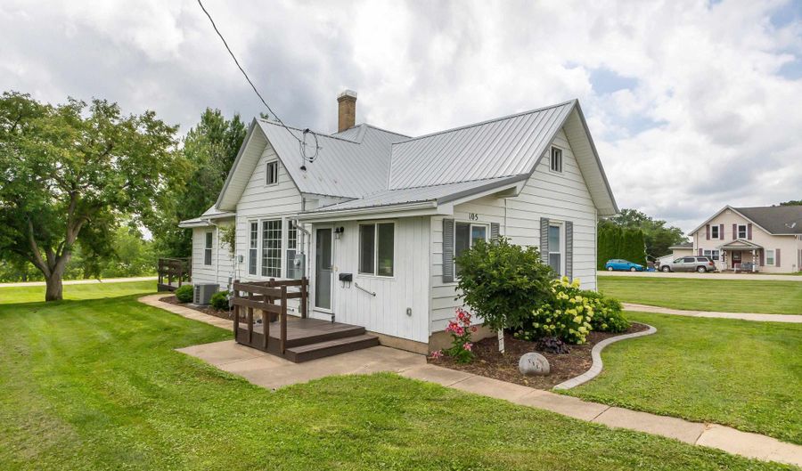 105 W Benton, Andrew, IA 52030 - 3 Beds, 1 Bath
