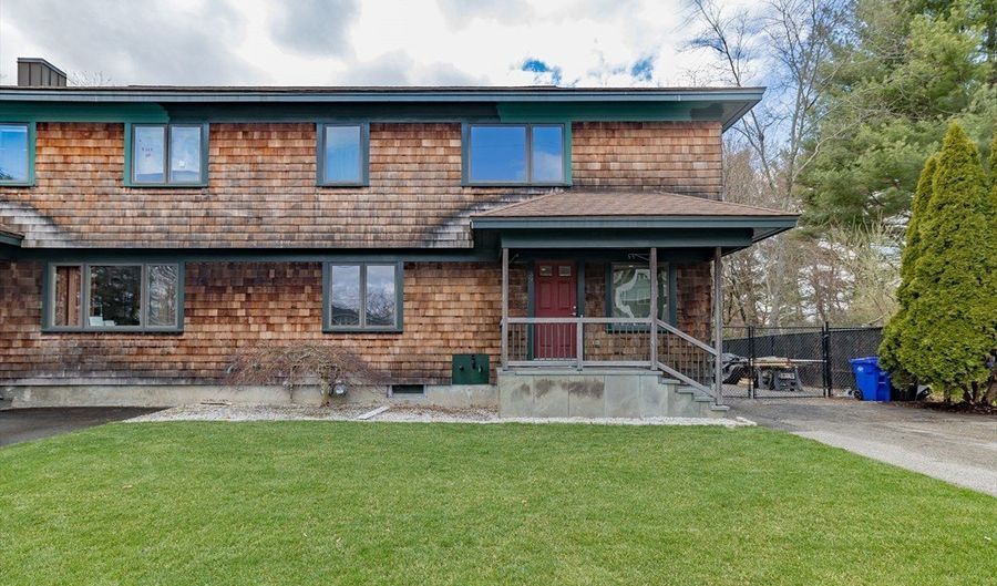 39 Neillian St 39, Bedford, MA 01730 - 3 Beds, 2 Bath