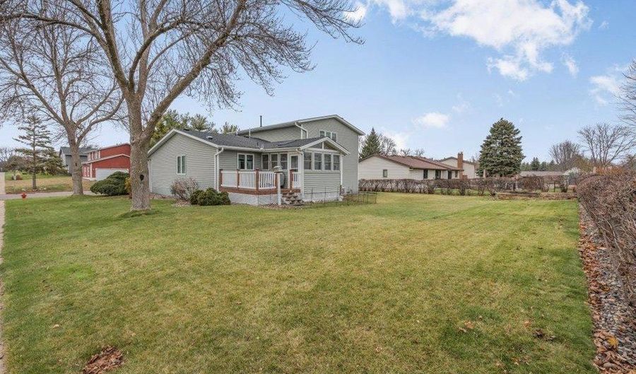 14392 Ebony Ln, Apple Valley, MN 55124 - 3 Beds, 3 Bath