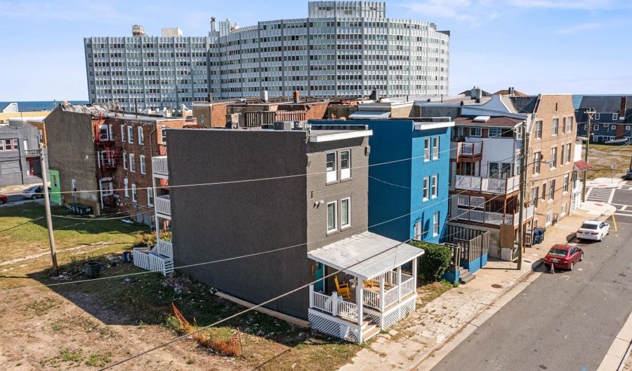129 Seaside, Atlantic City, NJ 08401 - 5 Beds, 3 Bath