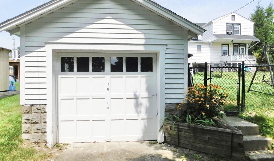 1217 25th Ave, Altoona, PA 16601 - 3 Beds, 3 Bath