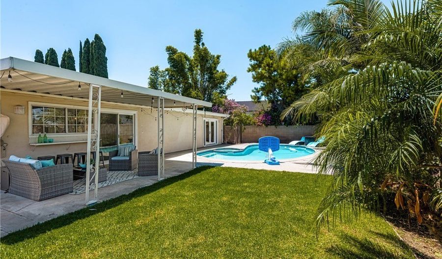 4353 E Bluewater Cir, Anaheim, CA 92807 - 4 Beds, 2 Bath