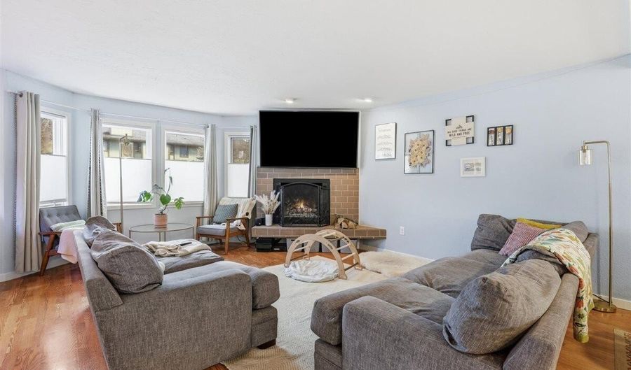320 E Dowling Rd #7, Anchorage, AK 99518 - 3 Beds, 3 Bath