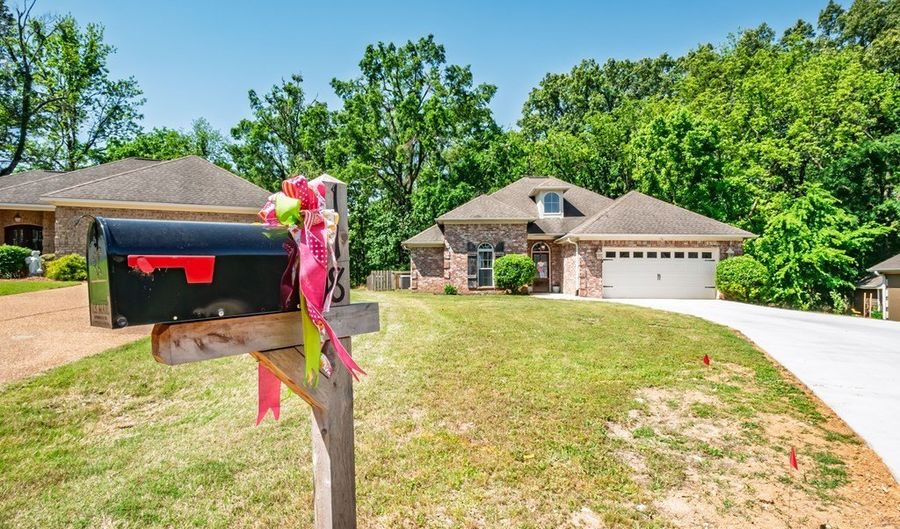118 Autumnwood Cv, Batesville, MS 38606 - 3 Beds, 2 Bath