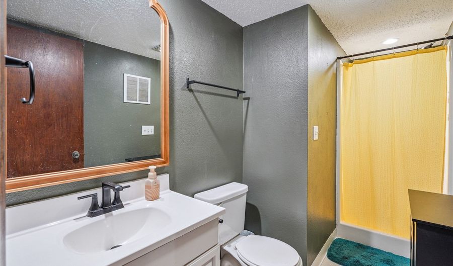 107 10th Ave SW, Altoona, IA 50009 - 3 Beds, 2 Bath