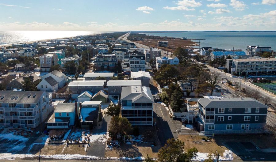 24 VANDYKE St B, Dewey Beach, DE 19971 - 4 Beds, 3 Bath