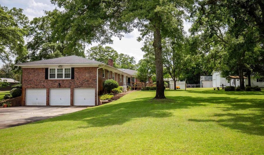 204 Pine St, Bamberg, SC 29003 - 5 Beds, 4 Bath