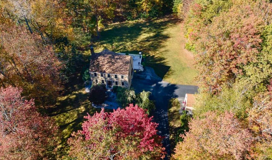 20 Peabody Dr, Brentwood, NH 03833 - 4 Beds, 4 Bath