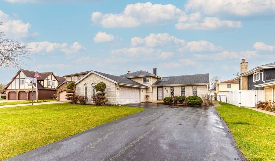 1124 N Anvil Ct, Addison, IL 60101 - 3 Beds, 3 Bath
