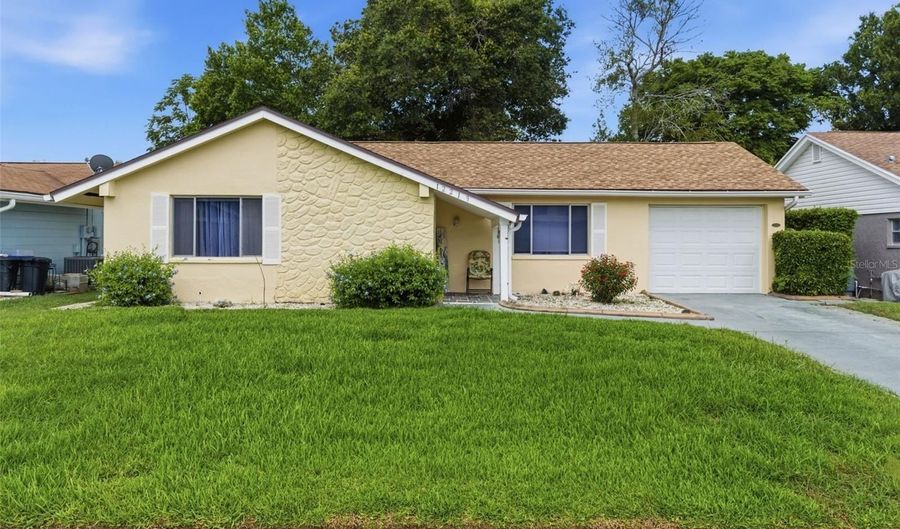 12219 QUAIL RUN Row, Bayonet Point, FL 34667 - 2 Beds, 2 Bath