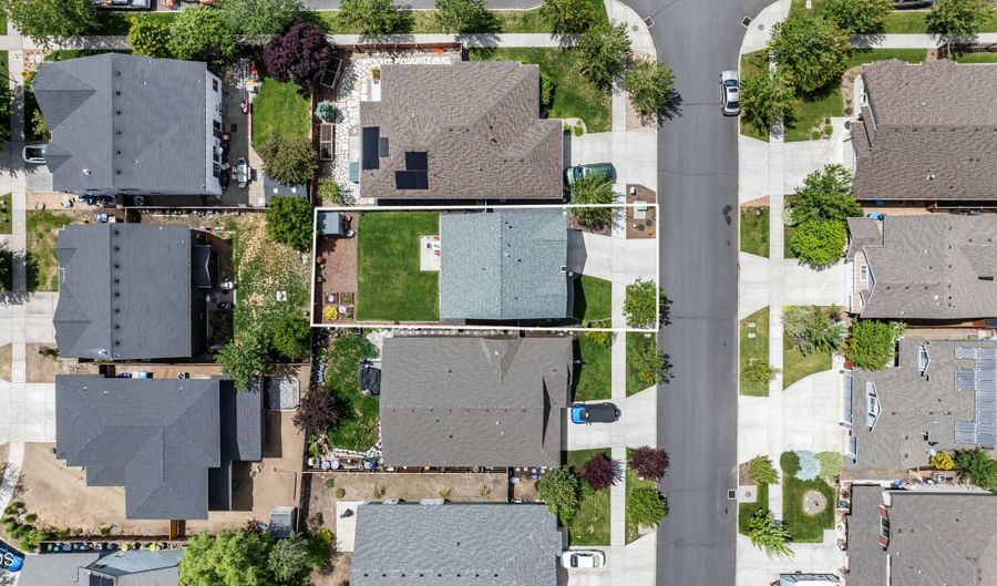 2951 NE Dogwood Dr, Bend, OR 97701 - 3 Beds, 3 Bath