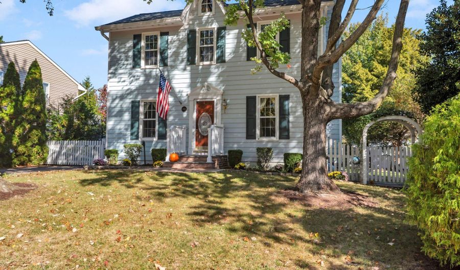 1005 HYDE PARK Dr, Annapolis, MD 21403 - 2 Beds, 1 Bath