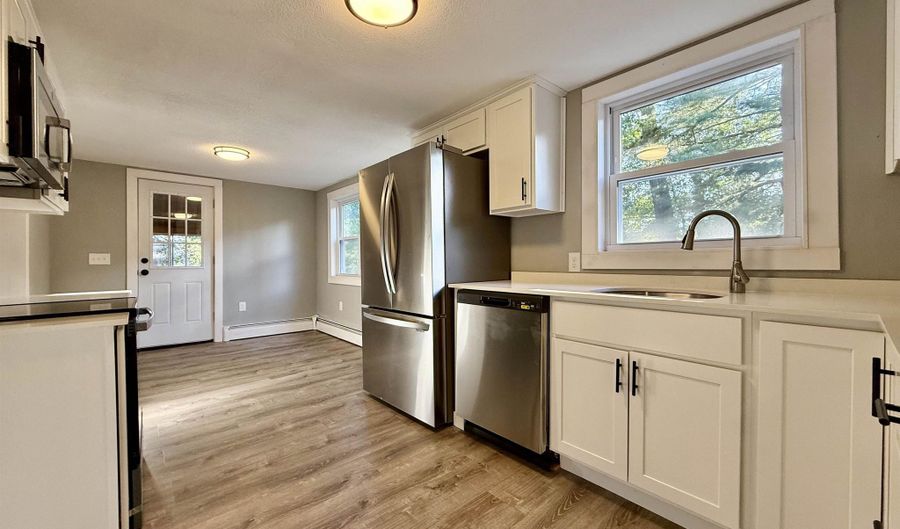 29 Fordway St, Derry, NH 03038 - 4 Beds, 2 Bath