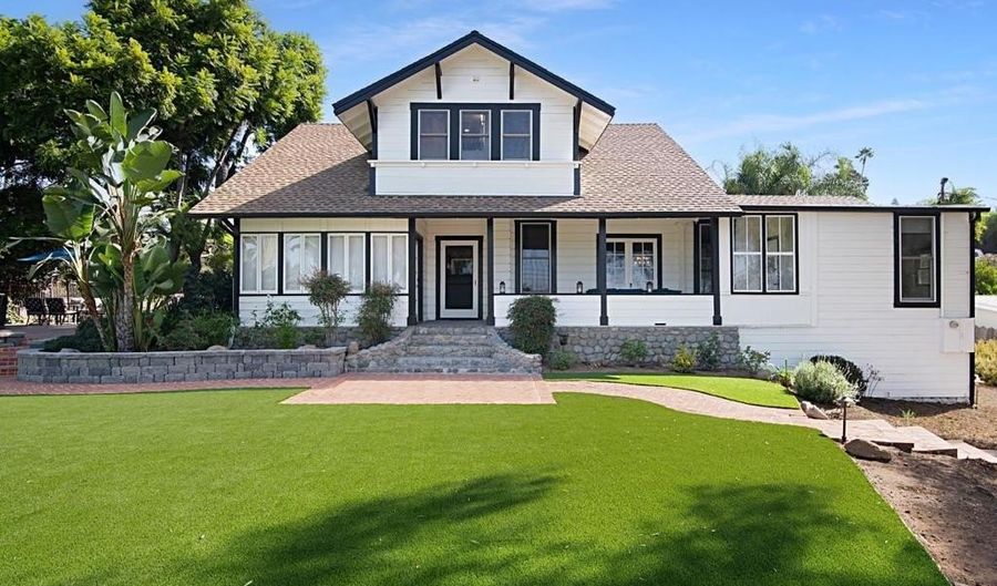 210 S Vine St, Fallbrook, CA 92028 - 5 Beds, 3 Bath