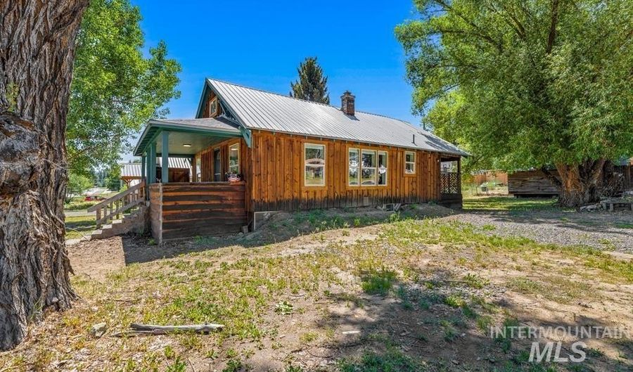 311 N School St, Cascade, ID 83611 - 2 Beds, 2 Bath