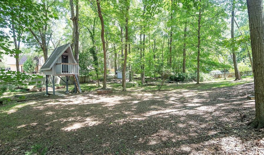 7608 Zermatt Ln, Charlotte, NC 28226 - 3 Beds, 2 Bath