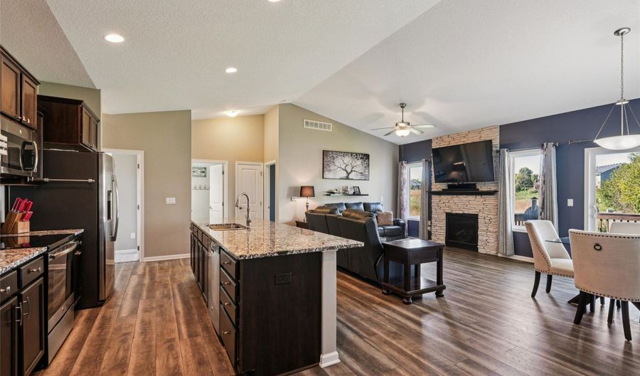 1216 Tuscany Dr SE, Altoona, IA 50009 - 4 Beds, 3 Bath