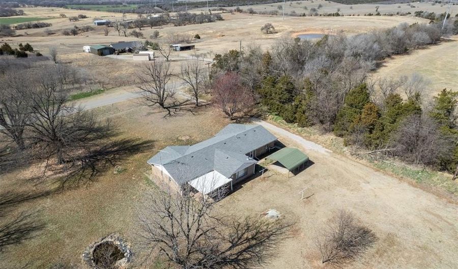 33057 Square Top Rd, Anadarko, OK 73005 - 3 Beds, 2 Bath