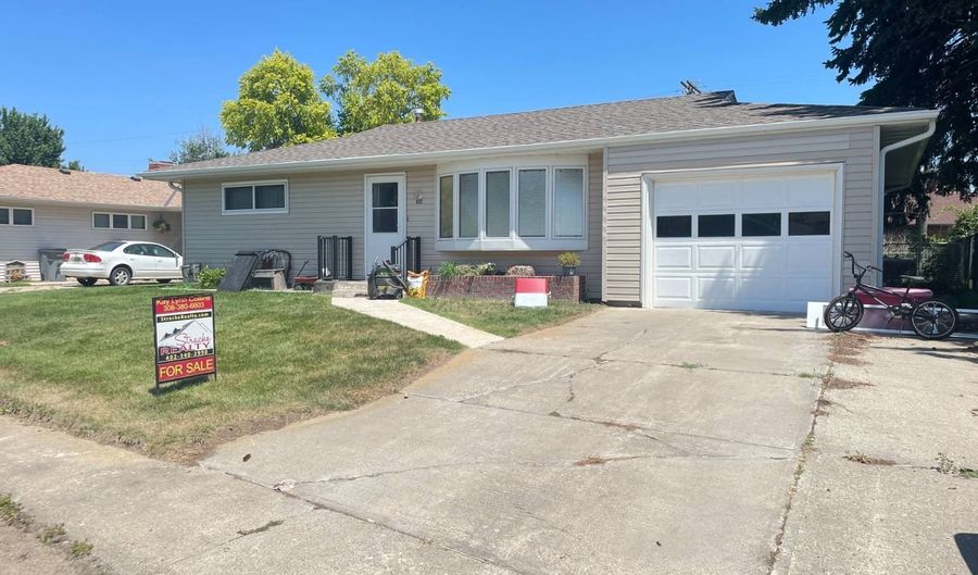 632 N Oak St, Ainsworth, NE 69210 - 3 Beds, 2 Bath