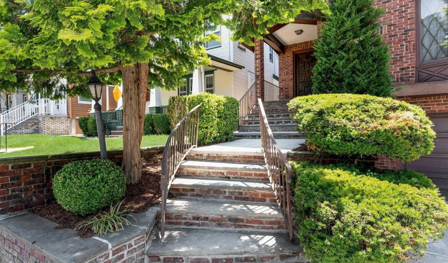 46 AVENUE B, Bayonne, NJ 07002 - 4 Beds, 4 Bath