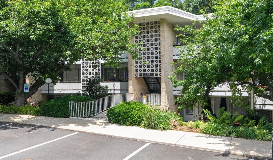 7551 SPRING LAKE Dr D-1, Bethesda, MD 20817 - 3 Beds, 2 Bath