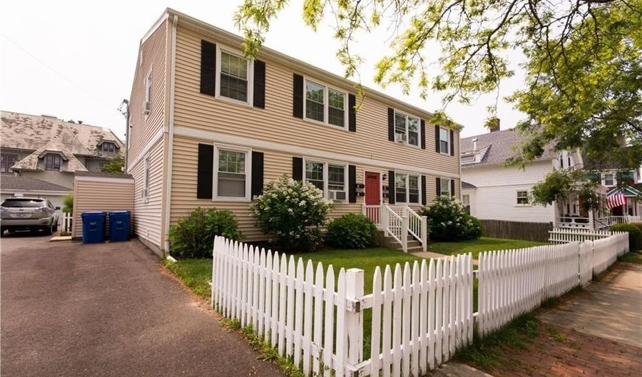 45 Hammond St 3, Newport, RI 02840 - 2 Beds, 1 Bath