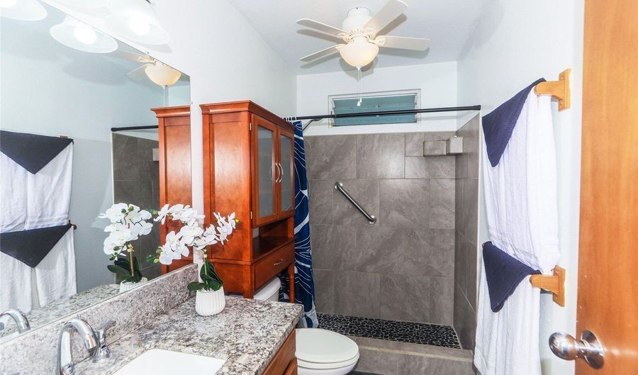 224 Maluniu St, Kailua, HI 96734 - 7 Beds, 5 Bath