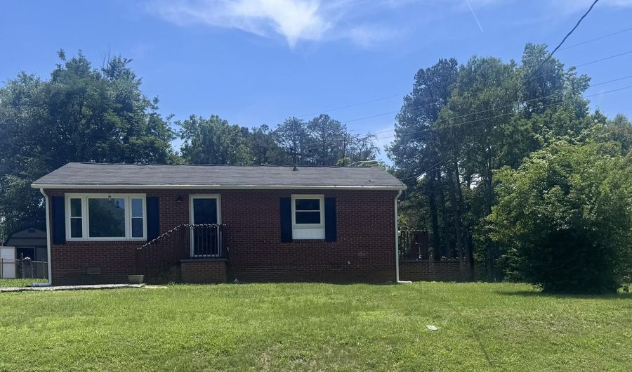 431 Charleston St N, Blacksburg, SC 29702 - 3 Beds, 1 Bath