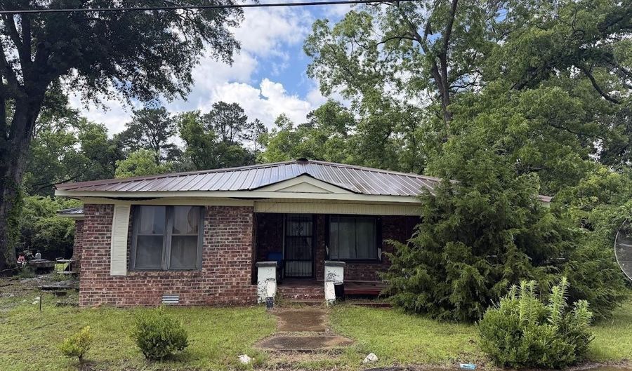 1800 Logan St, Arkadelphia, AR 71923 - 3 Beds, 2 Bath
