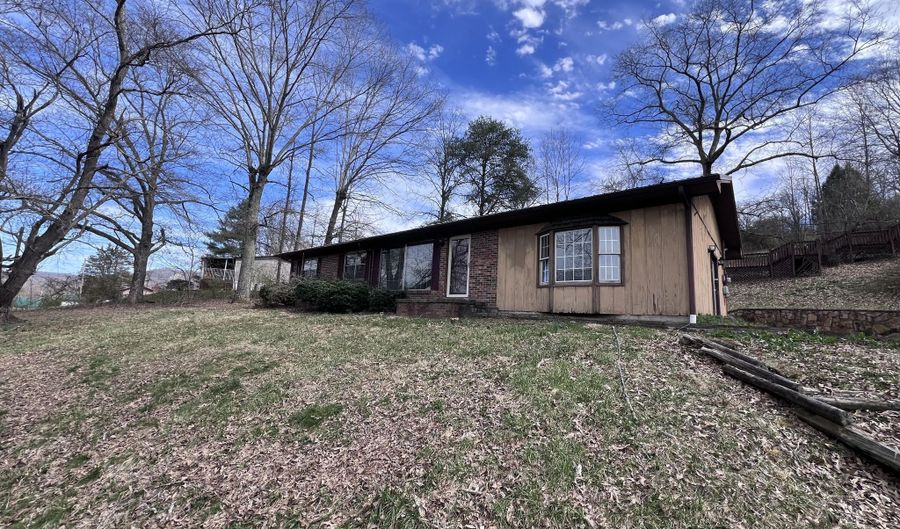 40 Dear Born Ave, Barbourville, KY 40906 - 3 Beds, 2 Bath