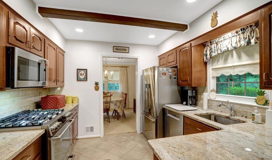 8422 GEORGIAN Way, Annandale, VA 22003 - 4 Beds, 3 Bath
